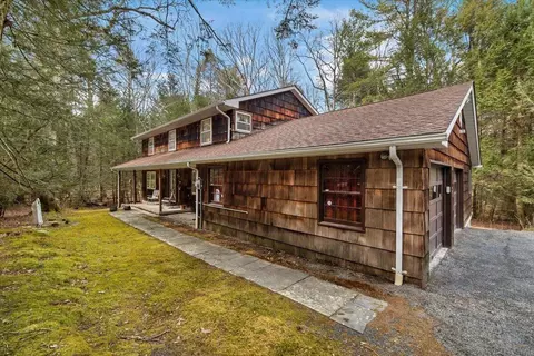 348 Rogues Path, Henryville, PA 18332