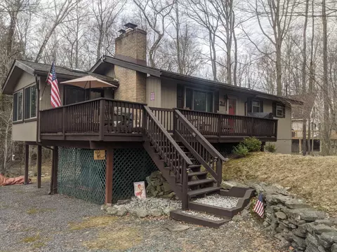 140 Creekview Dr W, Clifton Township, PA 18424