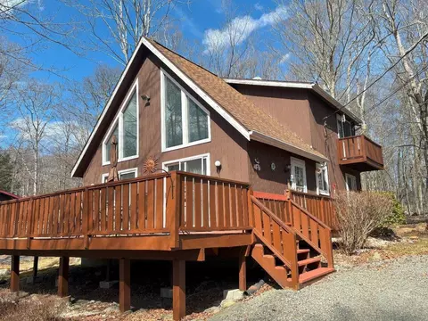 12 Mountain Glen Dr, Clifton Township, PA 18424