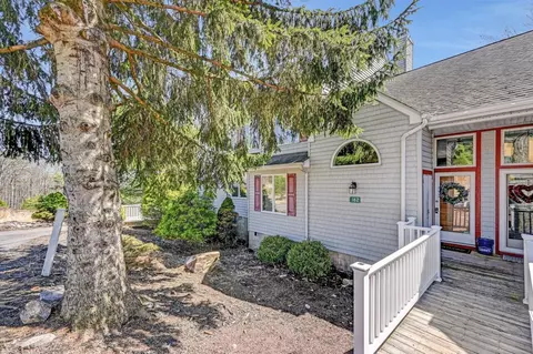 162 Laurelwoods Dr, Lake Harmony, PA 18624