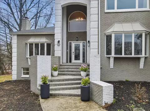 109 Manor Dr, East Stroudsburg, PA 18301