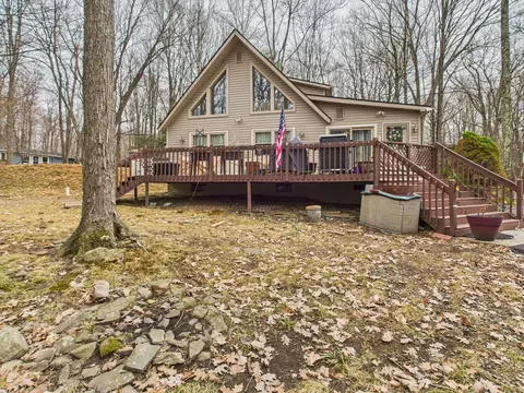 103 Ottawa Trl, Pocono Lake, PA 18347