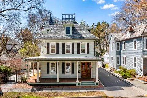 305 N 7th St, Stroudsburg, PA 18360
