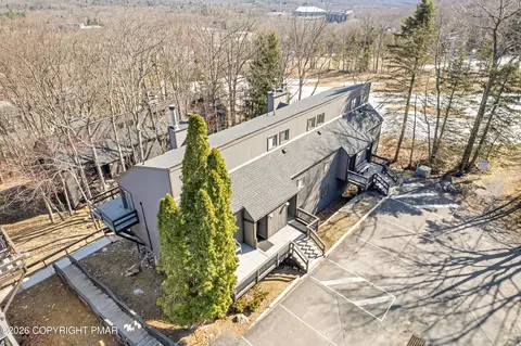 69 Cross Country Ln, Tannersville, PA 18372
