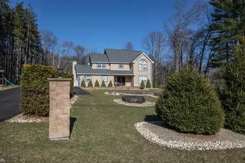 264 Maloney Ln, Tannersville, PA 18372