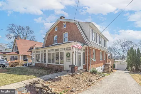 460 Saint Davids Ave, Wayne, PA 19087