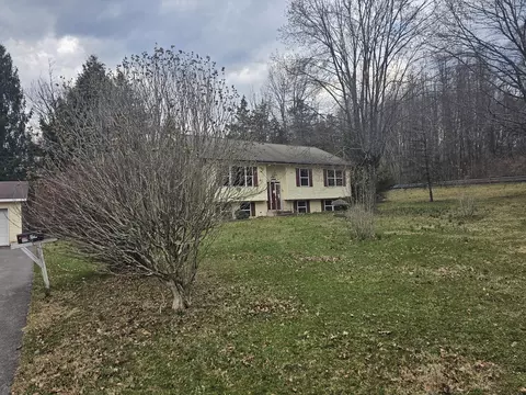 1111 Delabole Juntion Rd, Pen Argyl, PA 18072