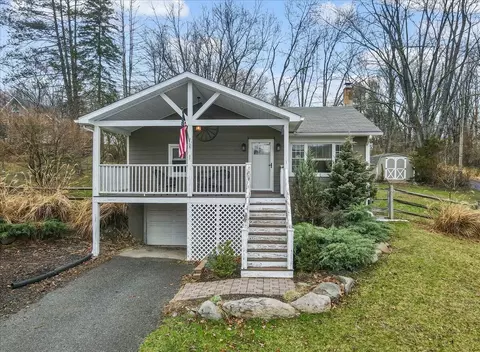 5039 Running Valley Rd, Stroudsburg, PA 18360