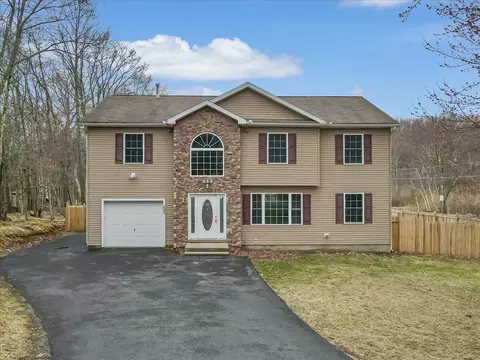551 Highland Dr, East Stroudsburg, PA 18302