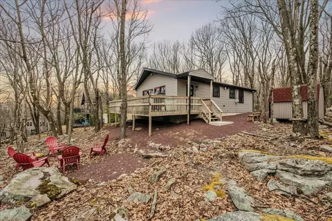 137 Skye Dr, Lake Harmony, PA 18624