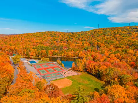View/Area - 1152 Lancaster Dr, Bushkill, PA 18324 photo 4 of 6