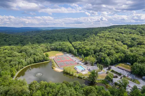 View/Area - 1152 Lancaster Dr, Bushkill, PA 18324 photo 2 of 6