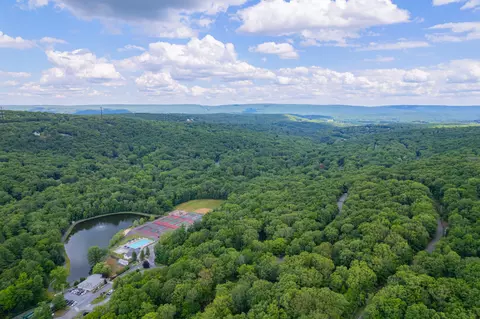 View/Area - 1152 Lancaster Dr, Bushkill, PA 18324 photo 3 of 6