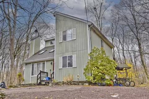 Exterior - 1152 Lancaster Dr, Bushkill, PA 18324 photo 6 of 11