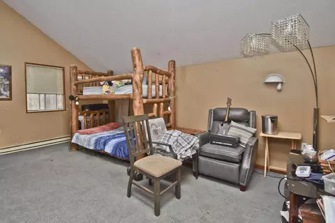 Bedroom - 1152 Lancaster Dr, Bushkill, PA 18324 photo 4 of 5