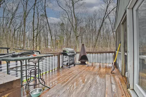 Exterior - 1152 Lancaster Dr, Bushkill, PA 18324 photo 2 of 11