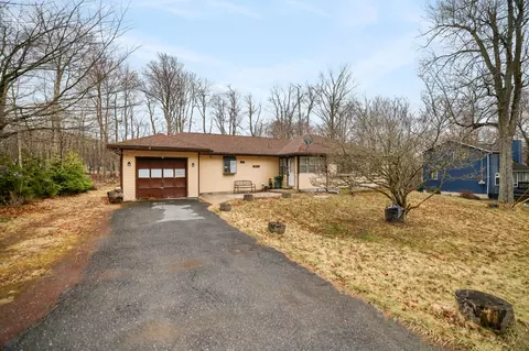 4754 Brentwood Dr, Tobyhanna, PA 18466