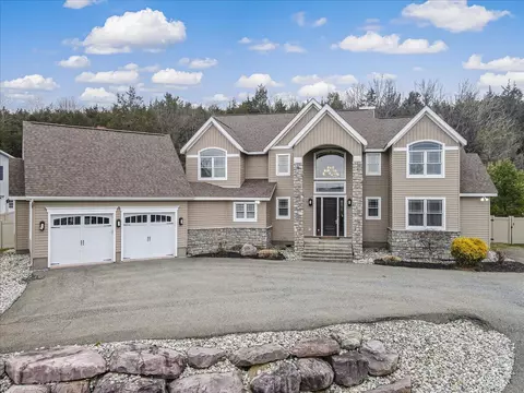 127 Old Kettle Ct, Stroudsburg, PA 18360