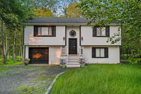 5627 Pembrook Dr, Tobyhanna, PA 18466