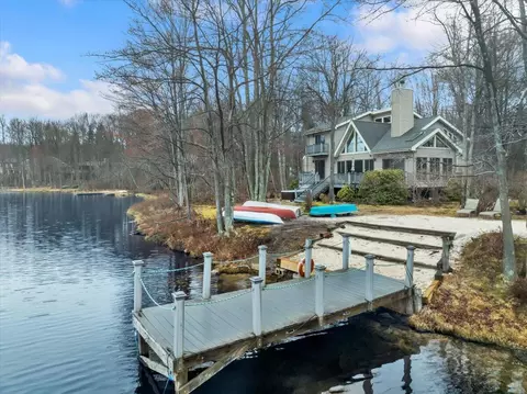 12 Birch Point Rd, Gouldsboro, PA 18424
