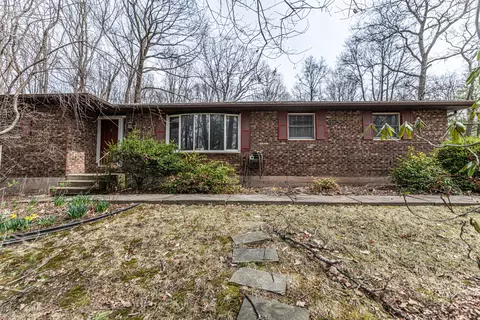 237 Shady Oaks Dr W, Saylorsburg, PA 18353
