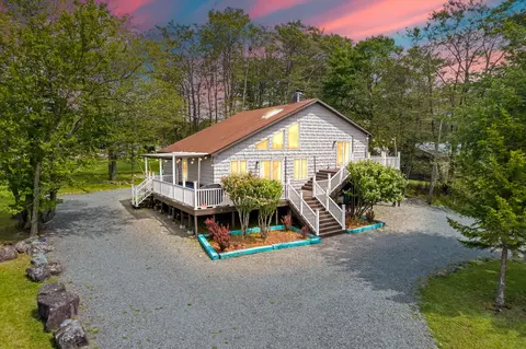5145 Beach Side Dr, Tobyhanna, PA 18466