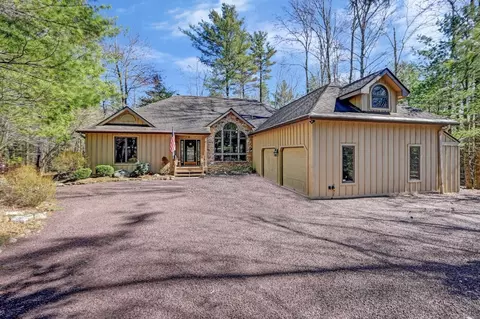 2310 Hillcrest Dr, Pocono Pines, PA 18350
