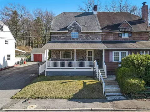 4 E Foster Ave, Coaldale, PA 18218