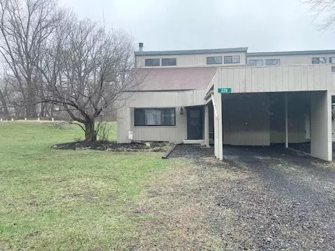 228 Evergreen Ct, Tannersville, PA 18372