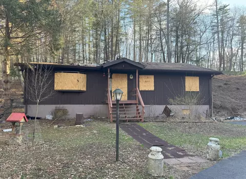 1131 Mink Ct, Bushkill, PA 18324