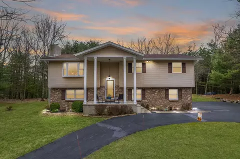 6164 Sunset Dr, Swiftwater, PA 18370