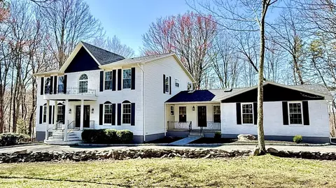 609 Sunlite Ln, Stroudsburg, PA 18360