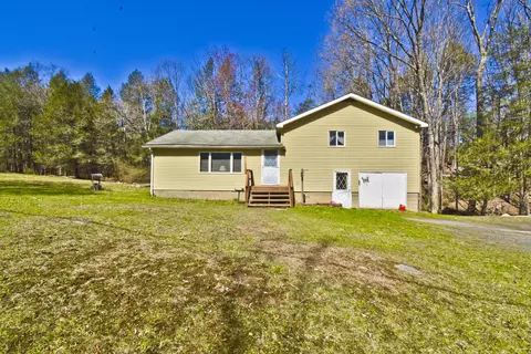 139 Place Ln, East Stroudsburg, PA 18301