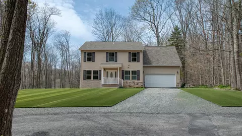 108 Bunny Ln, Tobyhanna, PA 18466