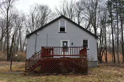 1584 Woodpecker Rd, Gouldsboro, PA 18424
