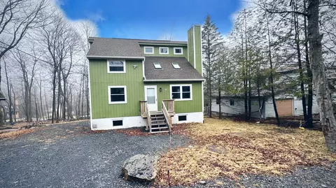 1403 Waterfront Dr, Tobyhanna, PA 18466