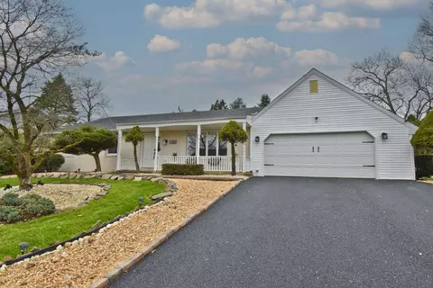 1324 Camelot Dr, Easton, PA 18045