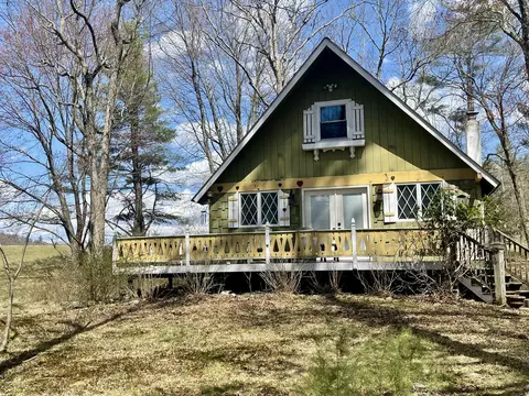 215 Outer Dr, Dingmans Ferry, PA 18328