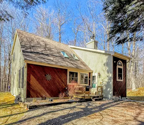 1004 Trout Ln, Gouldsboro, PA 18424
