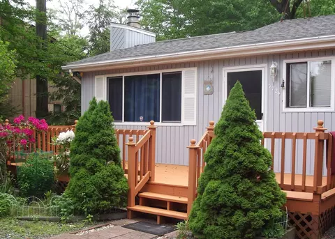 7724 Apple Ln, Tobyhanna, PA 18466