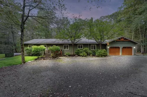 228 Kit Carson Cir, Pocono Pines, PA 18350