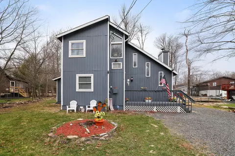 1645 Sunny Side Dr, Tobyhanna, PA 18466