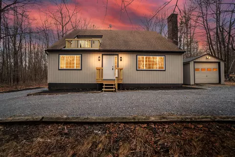 27 W Cherokee Trl, Albrightsville, PA 18210