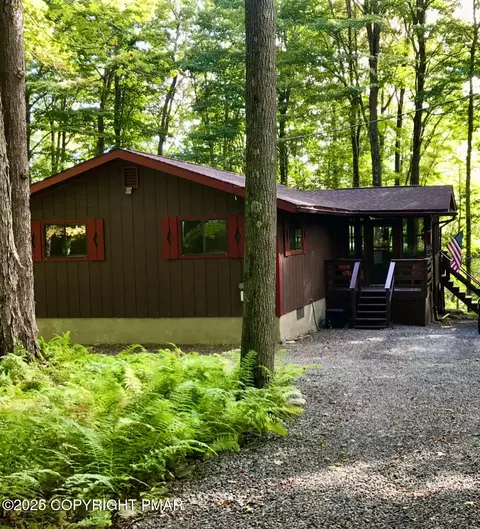 172 Larsen Dr, Clifton Township, PA 18424