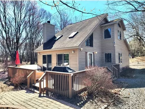 28 Sandburg Gln, Albrightsville, PA 18210