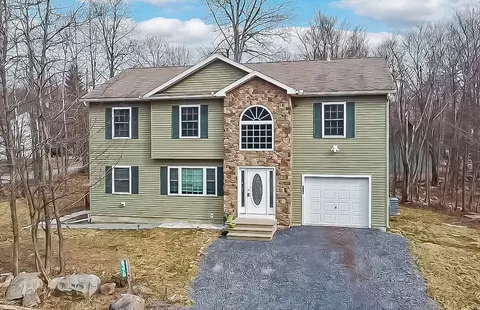 6370 Baltic Ave, Tobyhanna, PA 18466