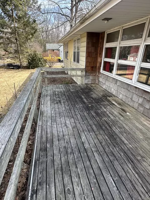 108 Sharbaugh Rd, Tobyhanna, PA 18466