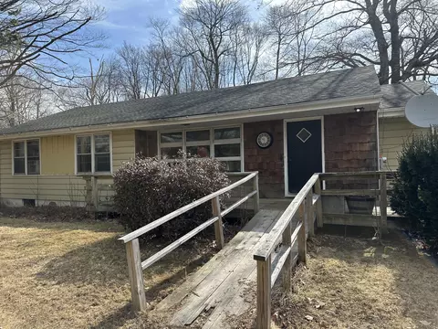 108 Sharbaugh Rd, Tobyhanna, PA 18466