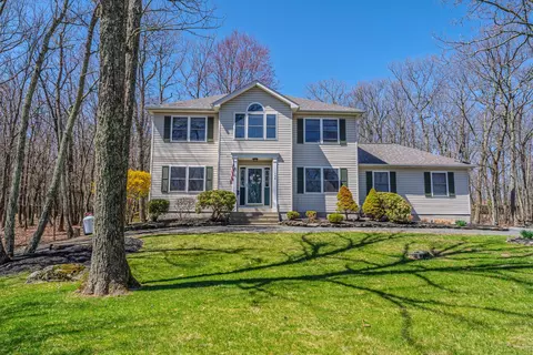 153 Chestnut Oak Drive Dr, Tannersville, PA 18372