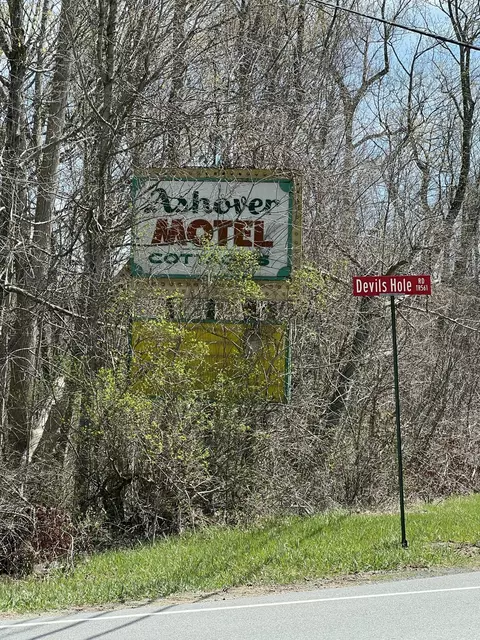 108 Devils Hole Rd, Cresco, PA 18326